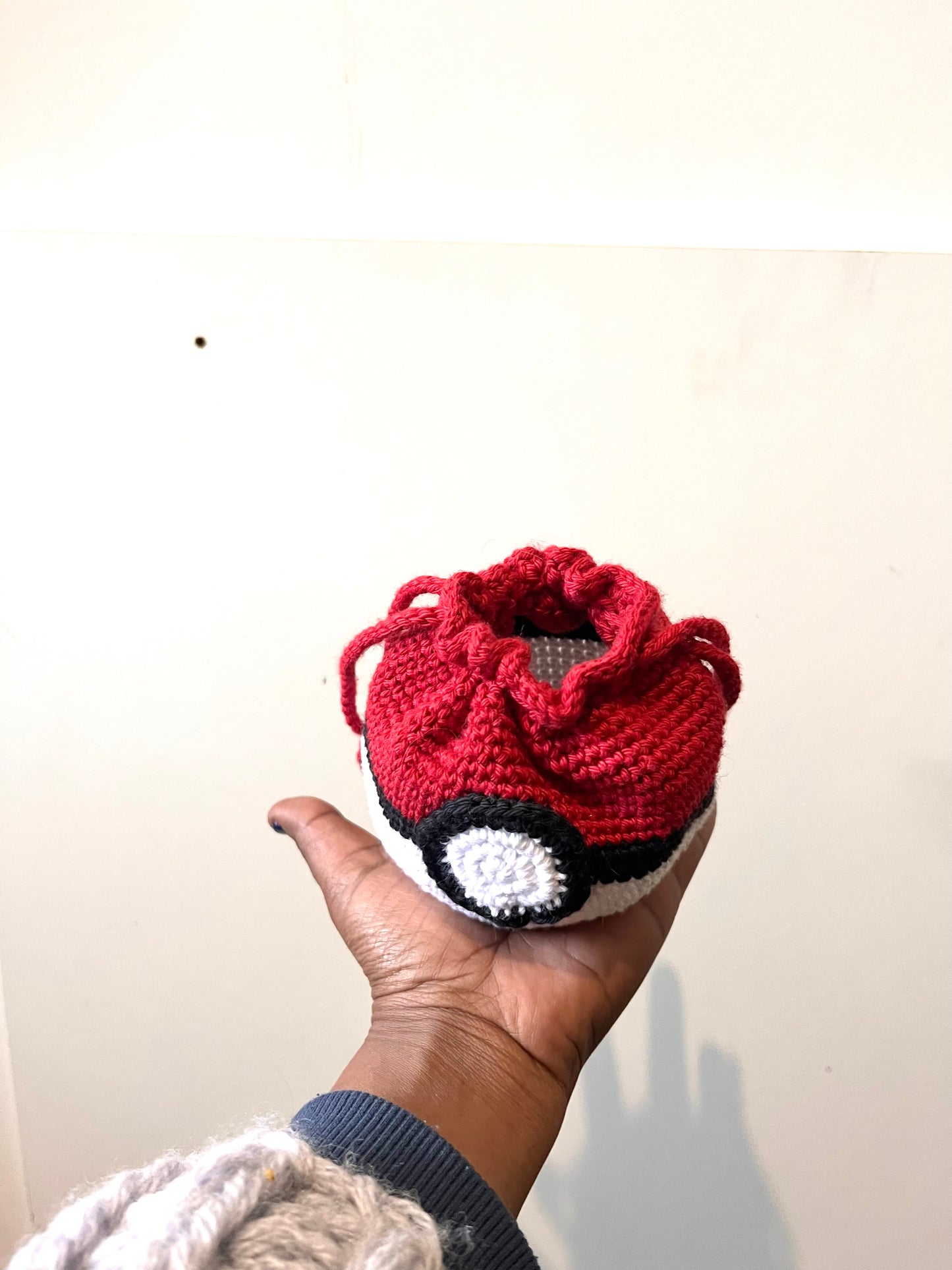 FREE Pokeball drawstring bag. Pokémon Crochet Pattern